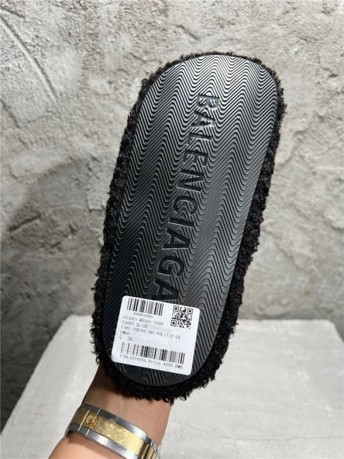 BLCG SLIPPERS
