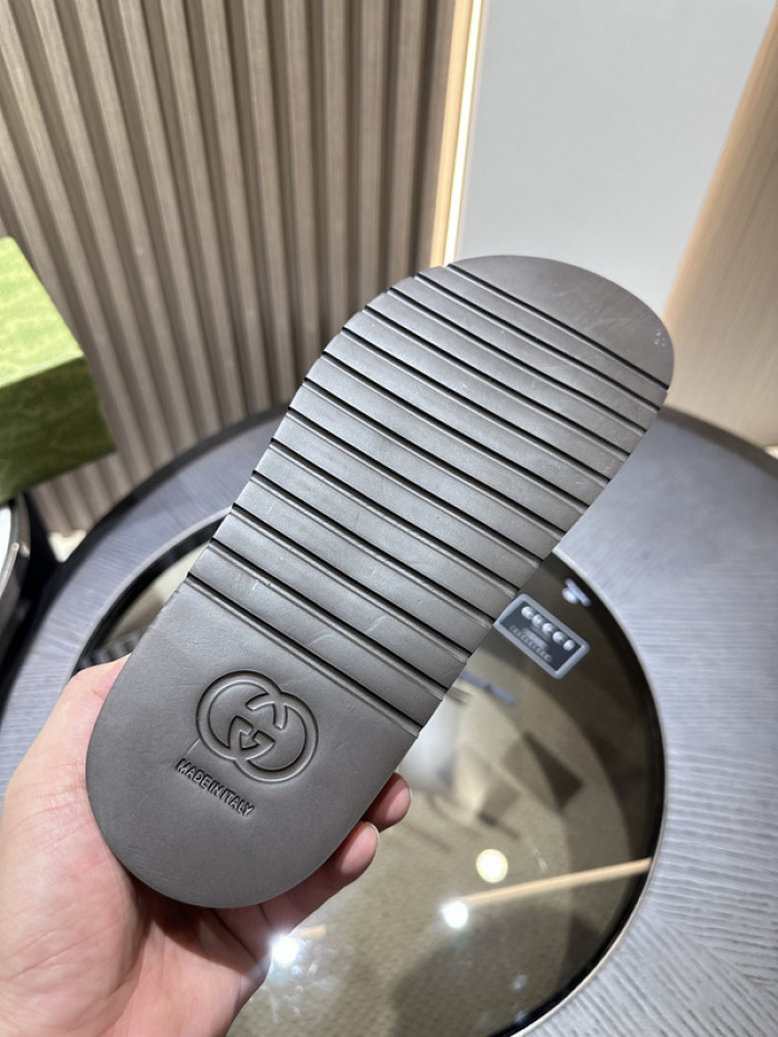 Gv*c slippers