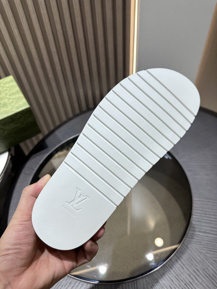 Gv*c slippers