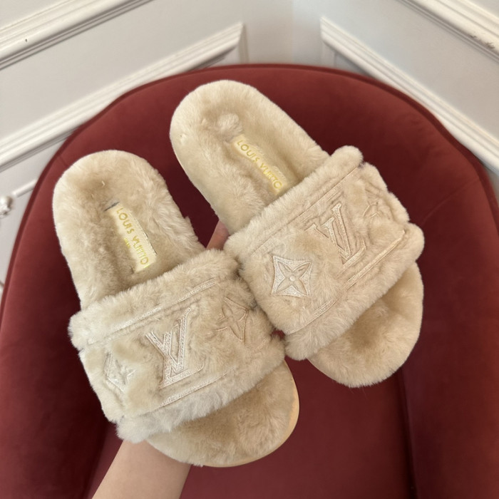 LV SLIPPERS