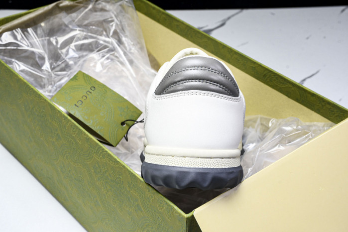 Gv*c sneaker