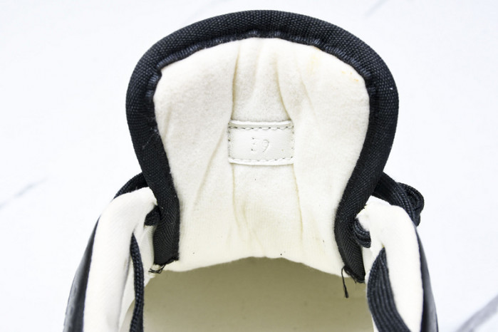 Gv*c sneaker