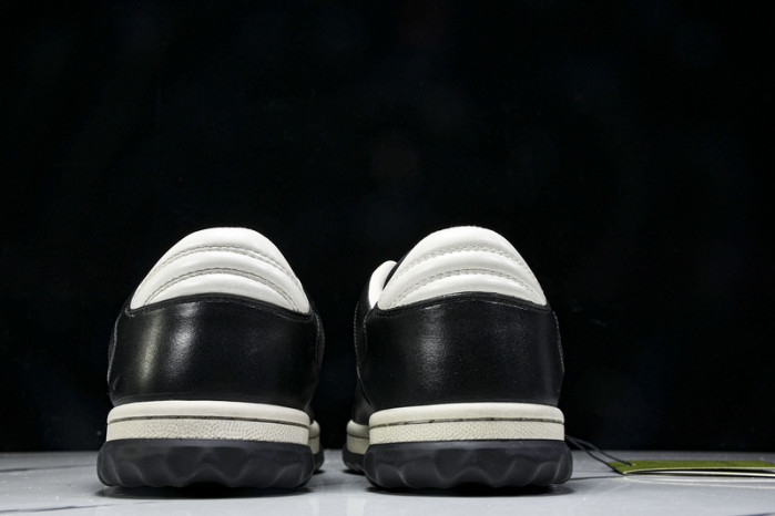 Gv*c sneaker