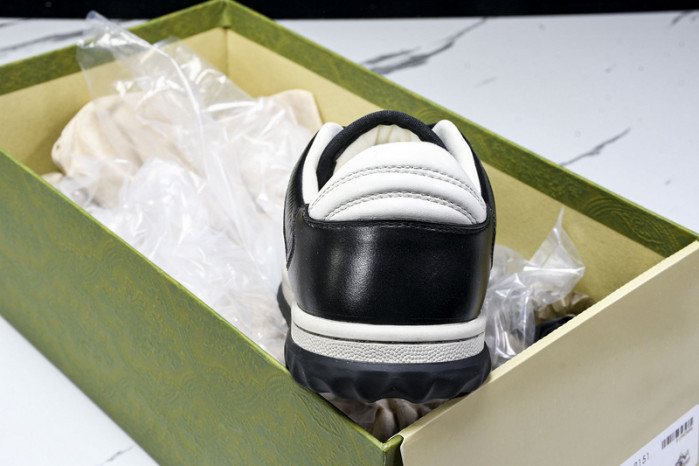 Gv*c sneaker