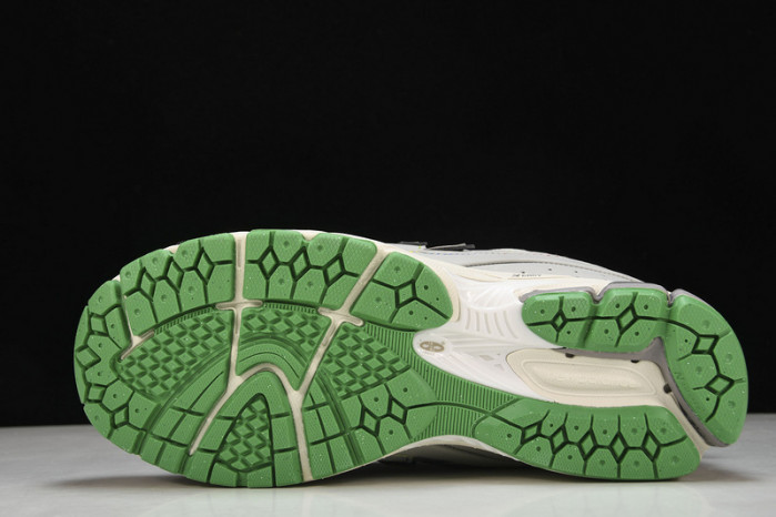 New Balance yeeshoes ML2002RGD