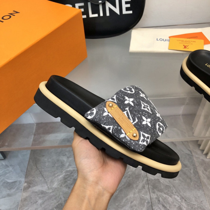 LV SLIPPERS