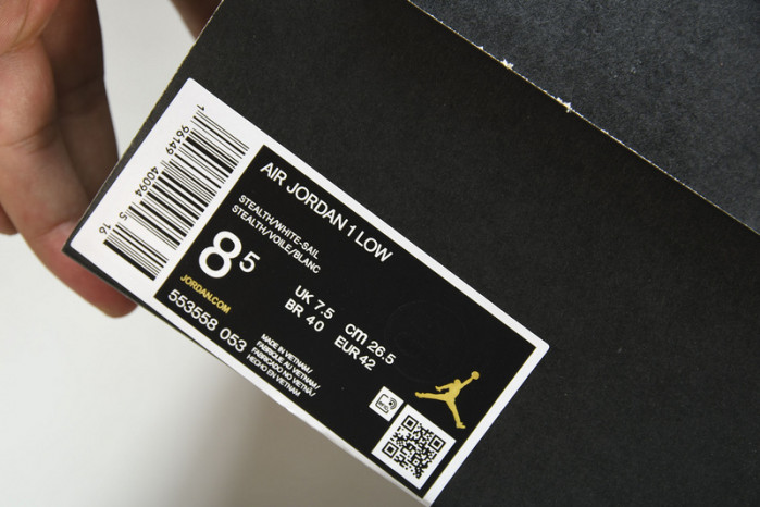 Nike Air Jordan 1 Low 553558-053