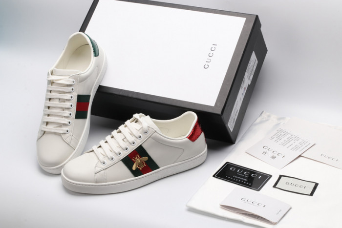 Gv*c ace embroidered low-top sneaker white with bee