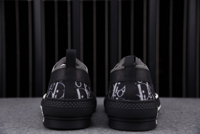 D10R B23 Sneakers Low Top