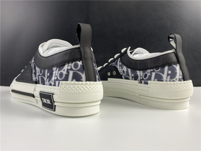 D10R B23 Sneakers Low Top