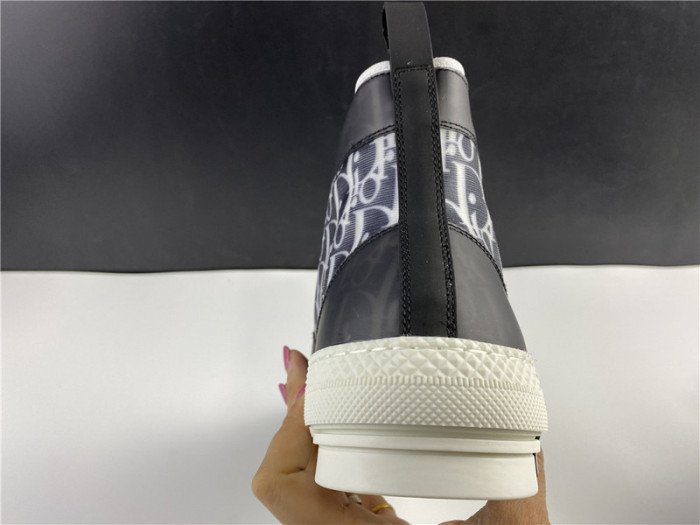 D10R B23 Oblique High Top Sneaker